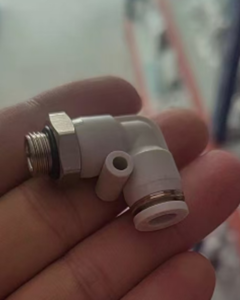 Elbow-type screwed connection 1/8" tube AD 6mm CN